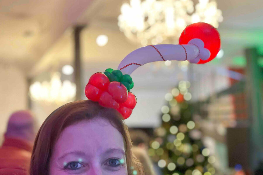 Sculpture sur ballons « Diadème de Noël réalisé en sculpture sur ballons »