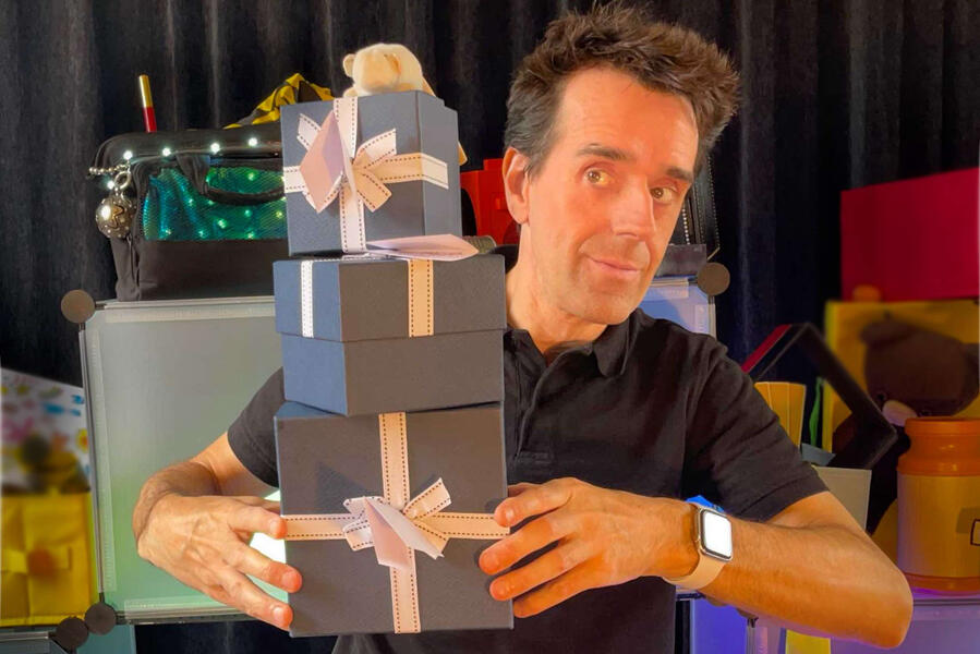 Zouick, Fouick, Touick ! « Monsieur Fred sur scène pendant "Zouick Fouick Touick" »